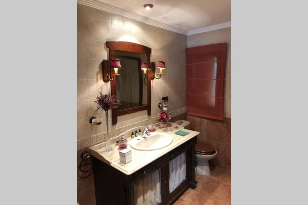 Casa En Granada Con Hermoso Jardin, Parking Calle Luaran gambar